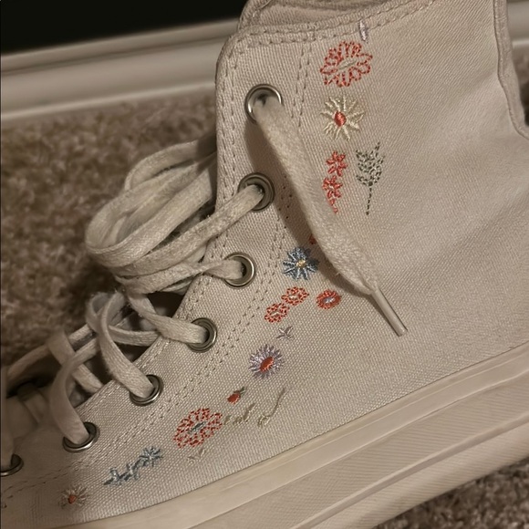 Converse High-Tops in Off-White and floral - Picture 5 of 5